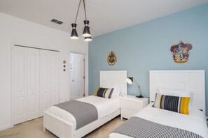 6 bedrooms, free WiFi, bed sheets - Solterra 5217 (Davenport)