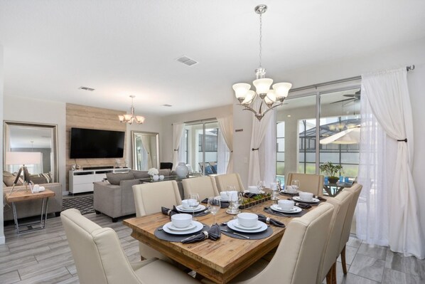 Talo, 6 makuuhuonetta | Ruokailu omassa huoneessa