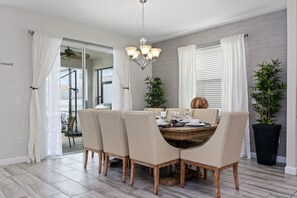 Talo, 6 makuuhuonetta | Ruokailu omassa huoneessa