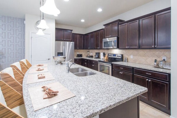 Maison en rangée, 5 chambres | Cuisine privée | Chaise haute