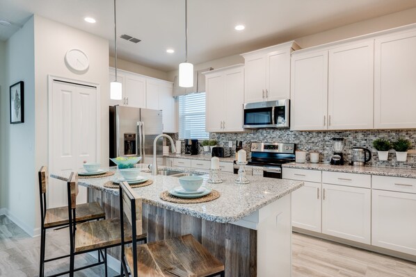 House, 5 Bedrooms | Private kitchen