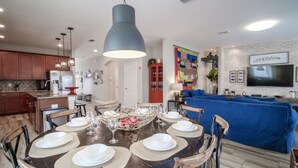 Maison, 6 chambres | Restauration dans la chambre