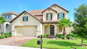 House, 6 Bedrooms | Front of property