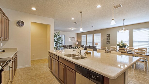 House, 6 Bedrooms | Private kitchen