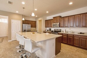 Talo, 6 makuuhuonetta | Yksityinen keittiö