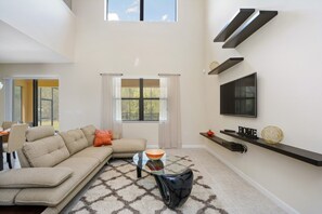 House, 6 Bedrooms | Living area