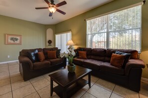 Living area - Regal Palms Resort 337 (Davenport)