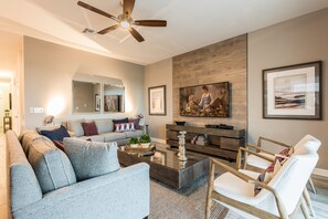 House, 6 Bedrooms | Living area - Storey Lake 4821 A (Kissimmee)