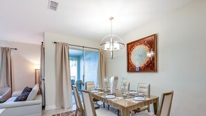 In-room dining - Storey Lake 4817 (Kissimmee)
