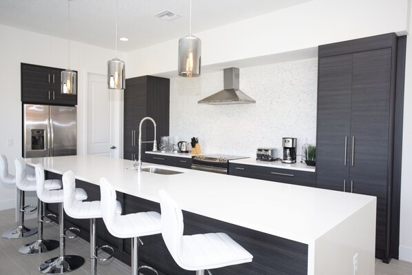 House, 5 Bedrooms | Private kitchen