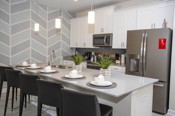 Townhome, 4 Bedrooms | Private kitchen