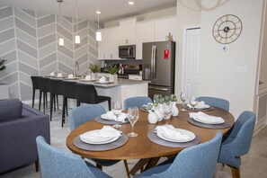 Townhome, 4 Bedrooms | In-room dining