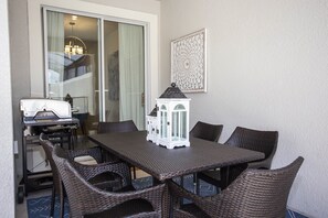 Townhome, 4 Bedrooms | In-room dining
