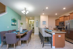 Townhome, 5 Bedrooms | In-room dining
