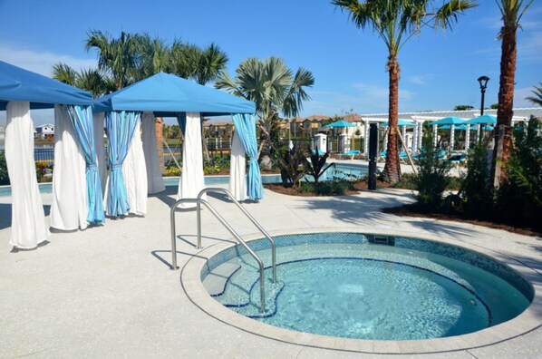 House, 5 Bedrooms | Outdoor spa tub