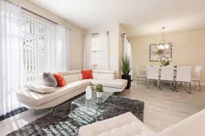 Living area - Storey Lake 4831 A (Kissimmee)