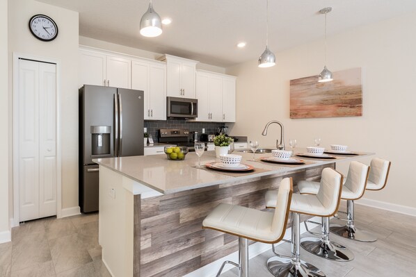 Townhome, 4 Bedrooms | Private kitchen