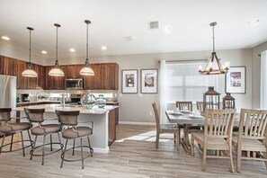 House, 5 Bedrooms | Private kitchen