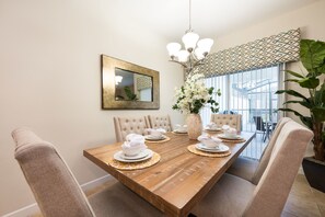 In-room dining - Storey Lake 4815 A (Kissimmee)