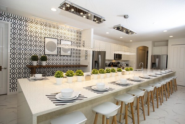 House, Multiple Beds | In-room dining