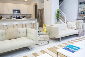 獨棟房屋, 多張床 | 起居區 | 電視