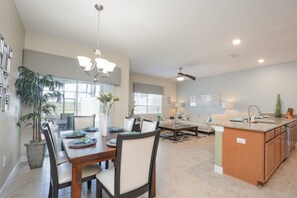 Townhome, 4 Bedrooms | In-room dining