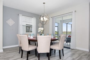 House, 6 Bedrooms | In-room dining