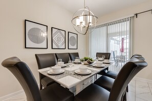 Townhome, 4 Bedrooms | In-room dining