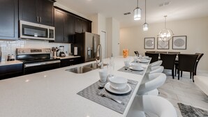 Unclassified image, 2 of 24, button - Storey Lake 4833 A (Kissimmee)
