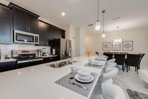 Townhome, 4 Bedrooms | In-room dining