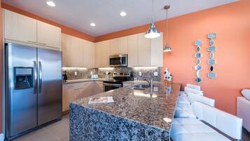 Townhome, 3 Bedrooms | Private kitchen