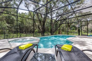 Piscine intérieure