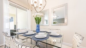 Maison en rangée, 4 chambres | Repas dans la chambre