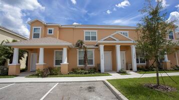 Townhome, 3 Bedrooms | Depan hartanah