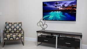 Stadtwohnung, 3 Schlafzimmer | Fernseher