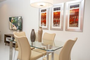 Townhome, 3 Bedrooms | In-room dining