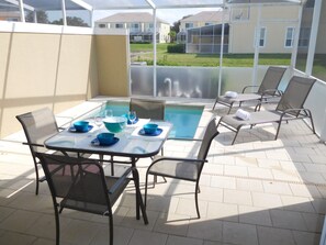 Casa geminada, 3 quartos | Piscina interna | Piscina externa, espreguiçadeiras