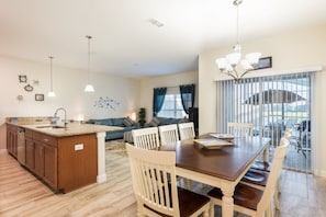 Townhome, 4 Bedrooms | In-room dining