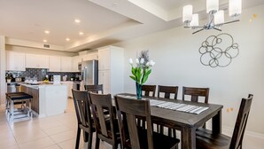 In-room dining - Storey Lake 4741-206 (Kissimmee)