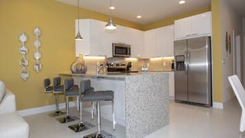 Townhome, 3 Bedrooms | Private kitchen