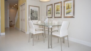 In-room dining - Serenity 1653 (Clermont)