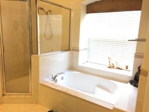 House, 4 Bedrooms | Bathroom