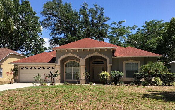 House, 4 Bedrooms | Front of property