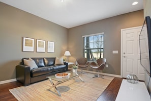 Townhome, 3 Bedrooms | Living area