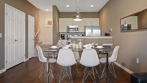 In-room dining - West Lucaya 133 (Kissimmee)