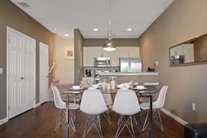 Townhome, 3 Bedrooms | In-room dining