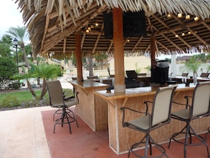 Casa de ciudad, 3 habitaciones | Bar junto a la alberca