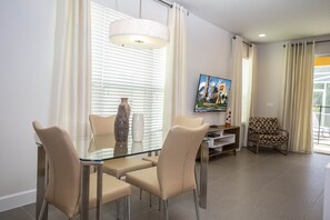 Maison mitoyenne, 3 chambres | Coin séjour