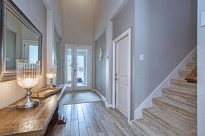 House, 6 Bedrooms | Hallway