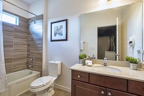 Maison, 6 chambres | Salle de bain